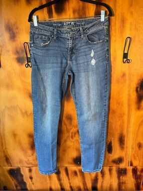 ADT Women’s Slim Capri Jeans - Blue Wash